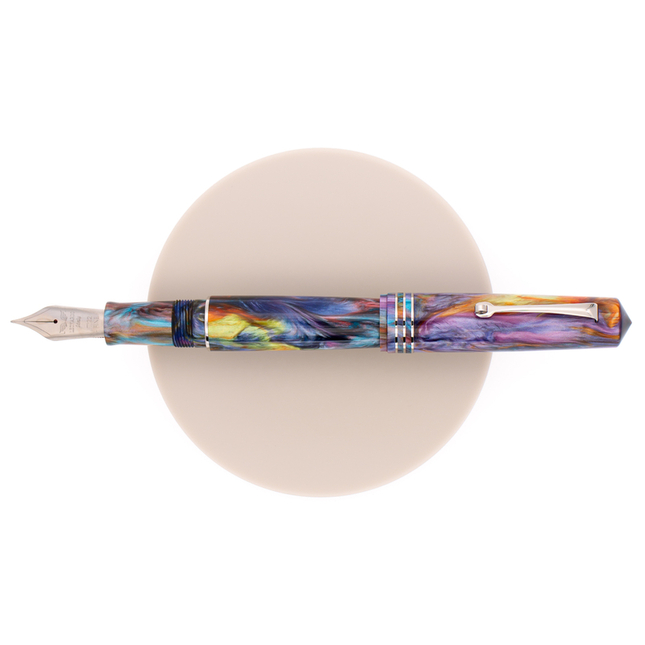 Leonardo Momento Zero Grande Titanium 8 Fountain Pen Primary Manipulation 4