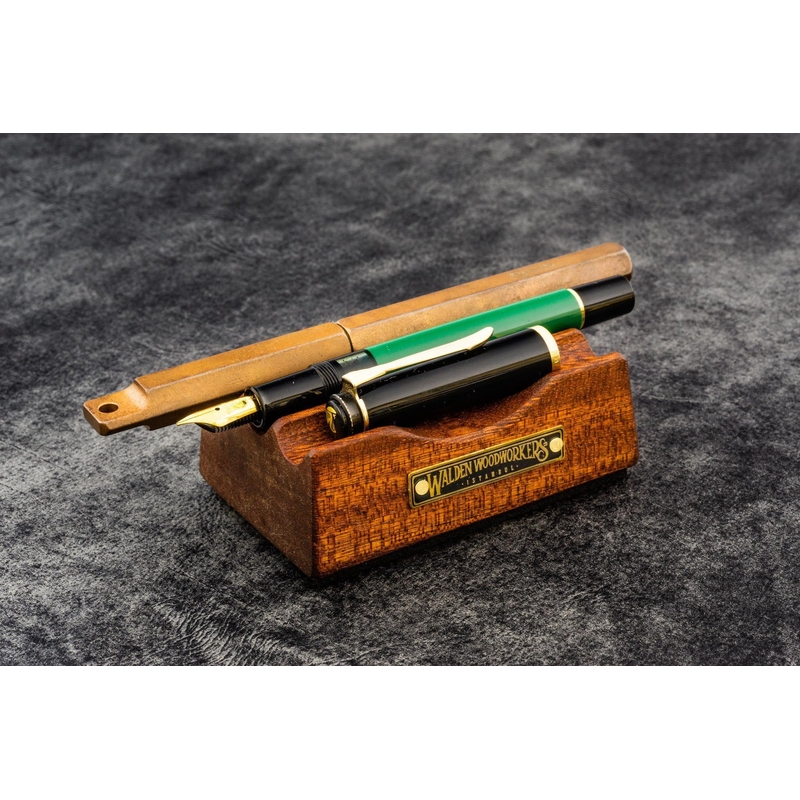 Galen Leather Galen Leather The Pen Rest Supporto Portapenne in Legno di Mogano