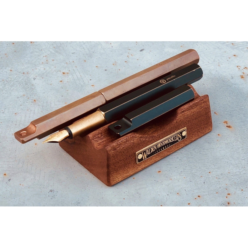 Galen Leather Galen Leather The Pen Rest Supporto Portapenne in Legno di Mogano