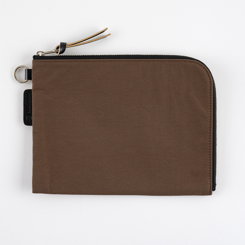 Hobonichi Hobonichi Tragen Flat Pouch per formato A6 Marrone