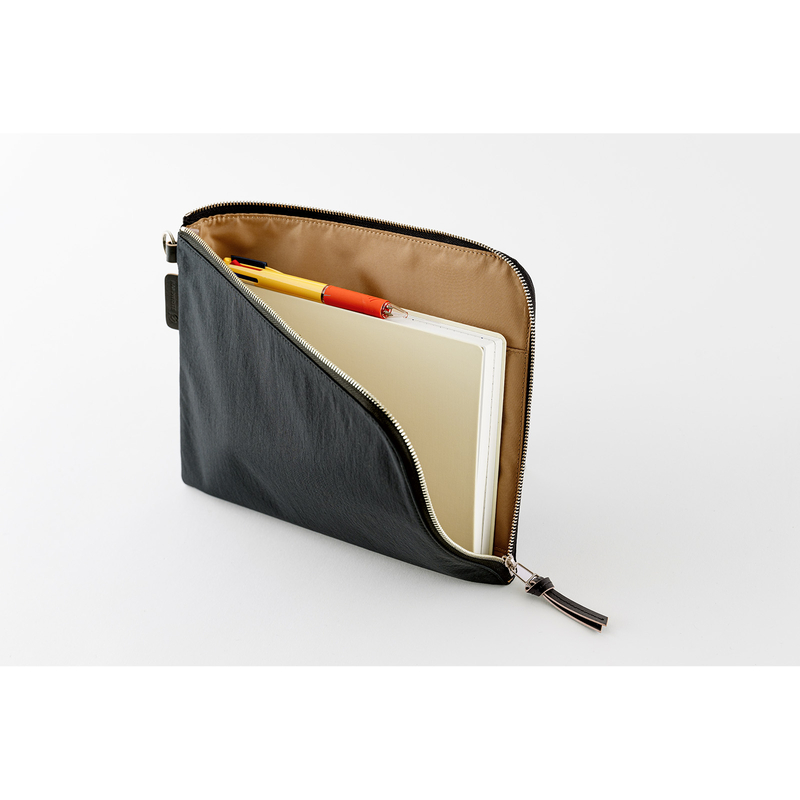 Hobonichi Hobonichi Tragen Flat Pouch per formato A5 Nero