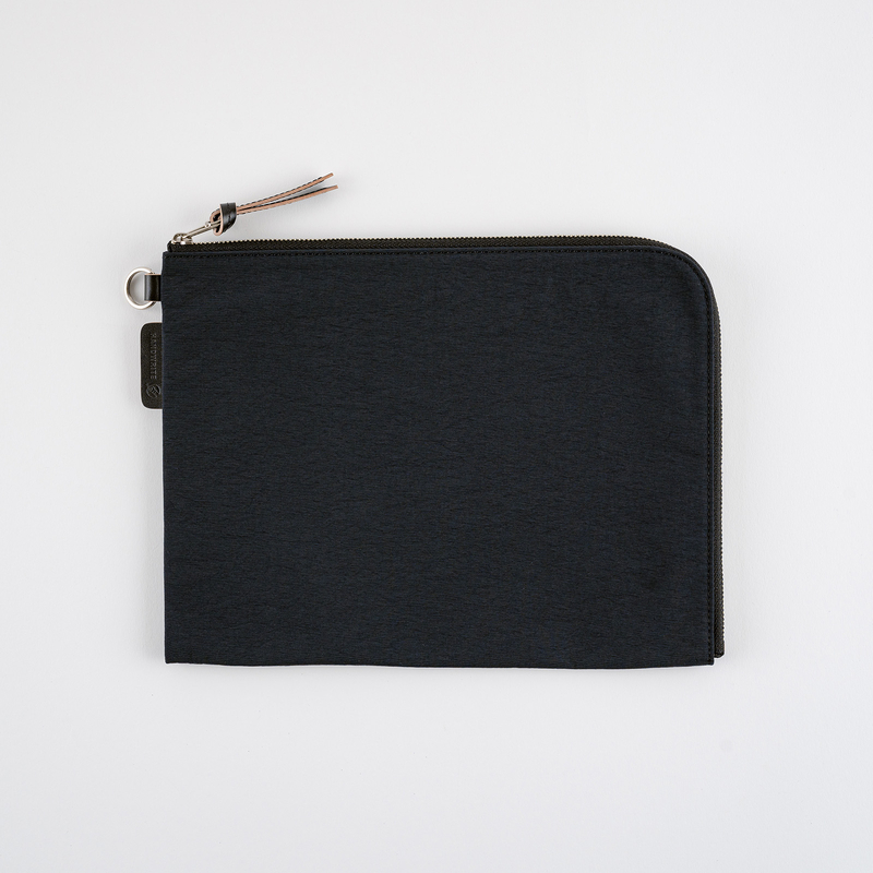 Hobonichi Hobonichi Tragen Flat Pouch per formato A5 Nero