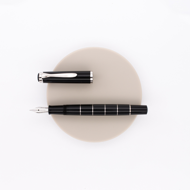 Pelikan M215 Fountain Pen Black & Silver Rings